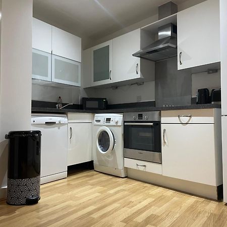 Entire Town Centre 2 Bedroom Apartment Very Close To Beach Bournemouth Buitenkant foto