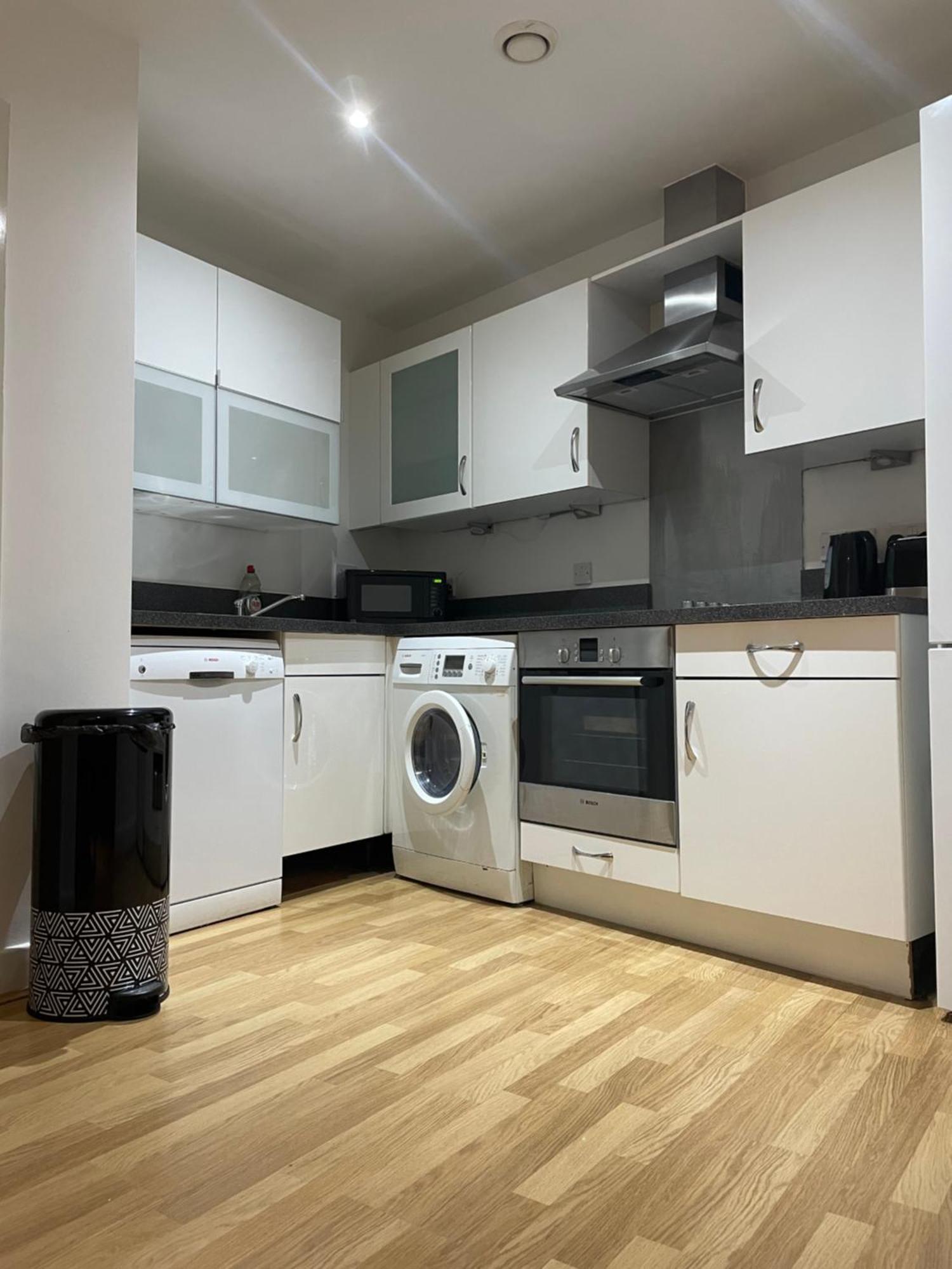 Entire Town Centre 2 Bedroom Apartment Very Close To Beach Bournemouth Buitenkant foto