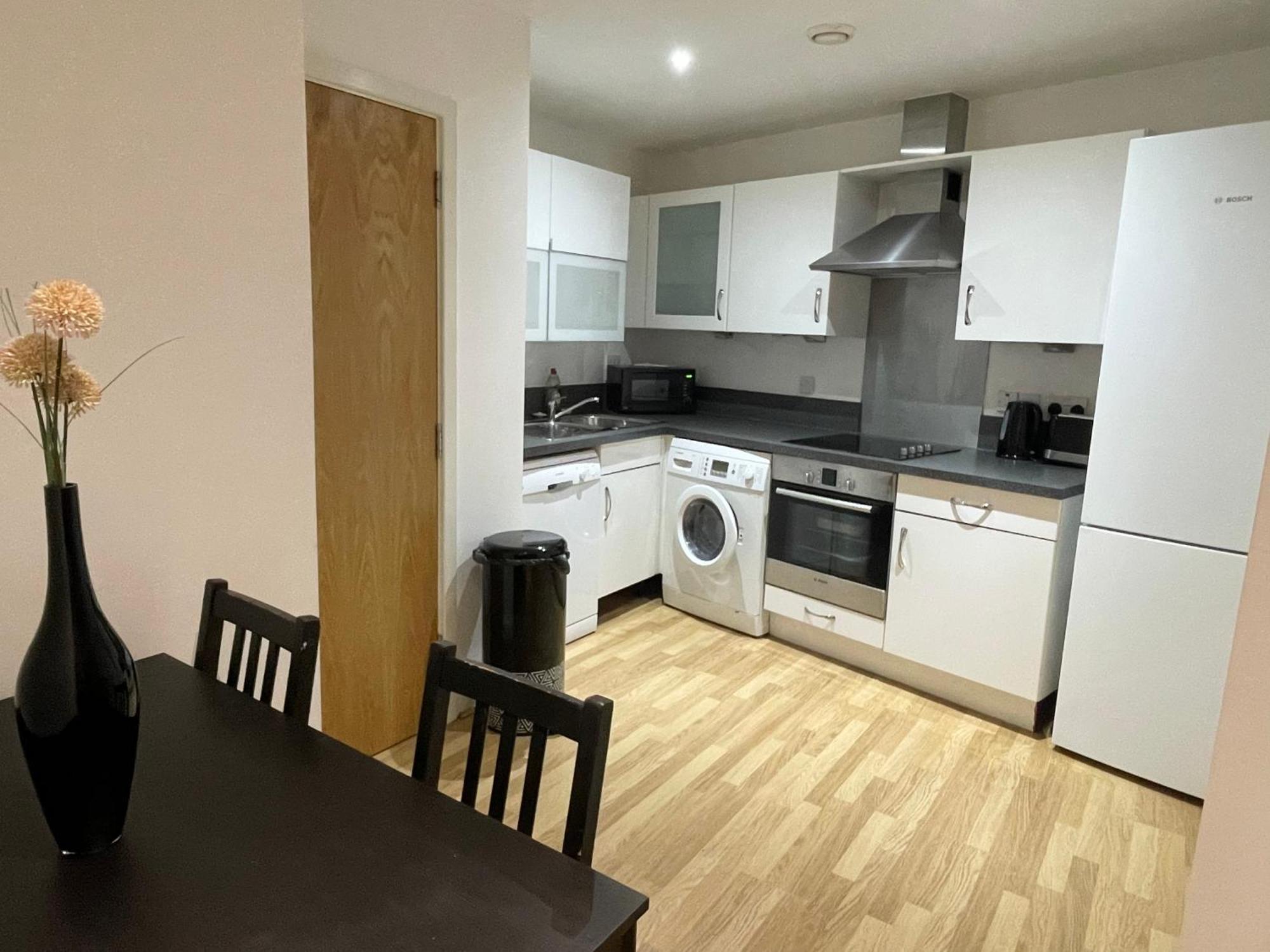 Entire Town Centre 2 Bedroom Apartment Very Close To Beach Bournemouth Buitenkant foto